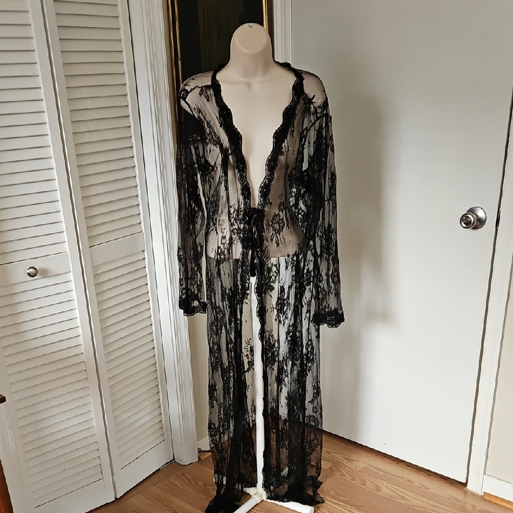 Black Lace Sheer Floral Robe Size L Tag Says 4X But It Runs Small